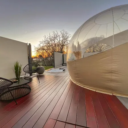 ラブホテル Bulles Gonflables - Xo *